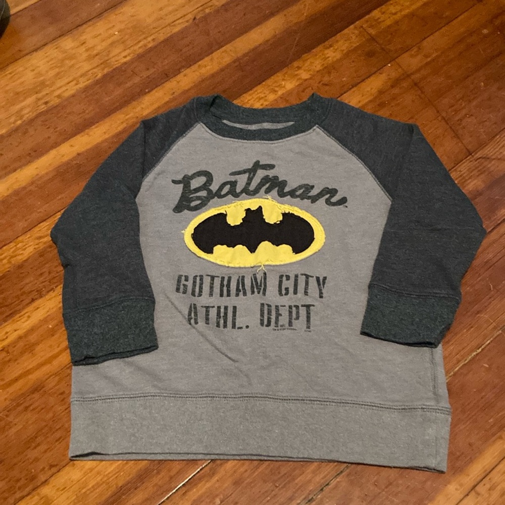 Boys 5T Batman sweatshirt!!   ❤️ 5/$20 ❤️